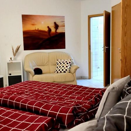 Wohlfuehl-Ferienwohnung Mit Tiefgarage Im Gruenen Oberhof  Esterno foto