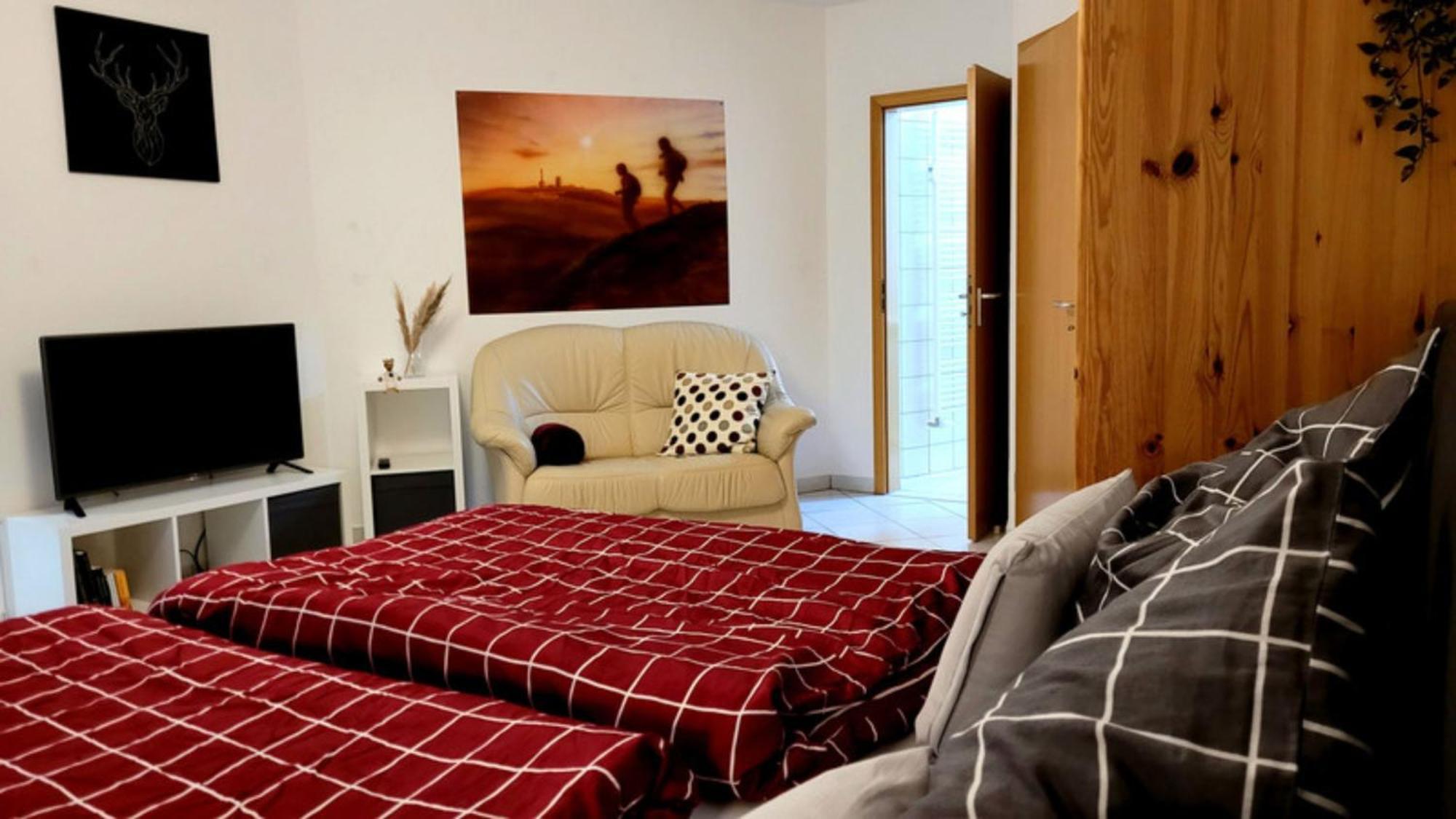 Wohlfuehl-Ferienwohnung Mit Tiefgarage Im Gruenen Oberhof  Esterno foto